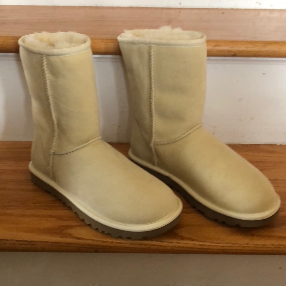 Brand New, Never Worn UGG Boots. Cream, Size 6